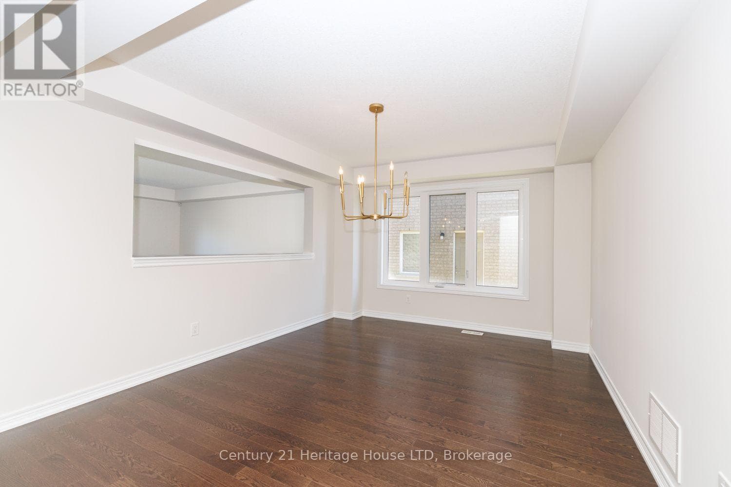 Single Family at 11 Philmori Crescent, Pelham (Fonthill), Ontario - Photo 8 - RE/MAX Garden City Realty