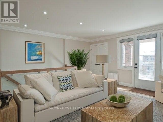 Multi-family at Upper- 22 Wineva Avenue, Toronto (The Beaches), Ontario - Photo 4 - RE/MAX Garden City Realty