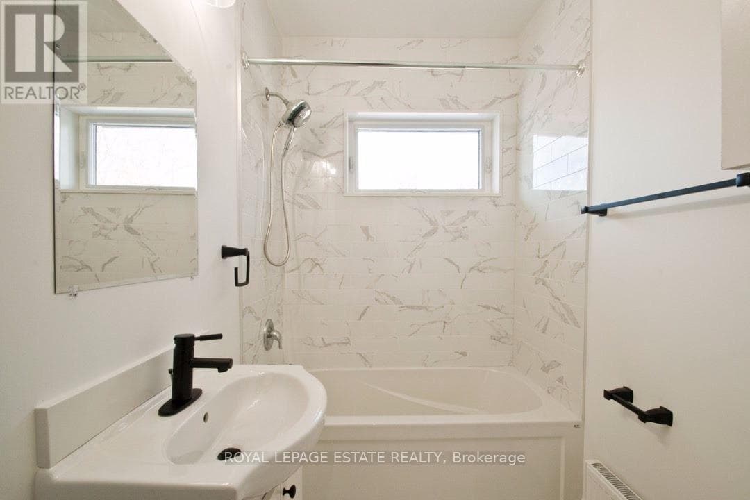 Multi-family at Upper- 22 Wineva Avenue, Toronto (The Beaches), Ontario - Photo 6 - RE/MAX Garden City Realty