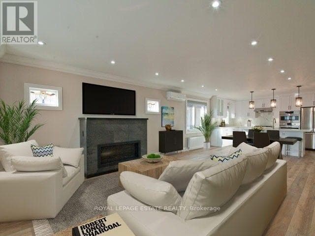 Multi-family at Upper- 22 Wineva Avenue, Toronto (The Beaches), Ontario - Photo 8 - RE/MAX Garden City Realty