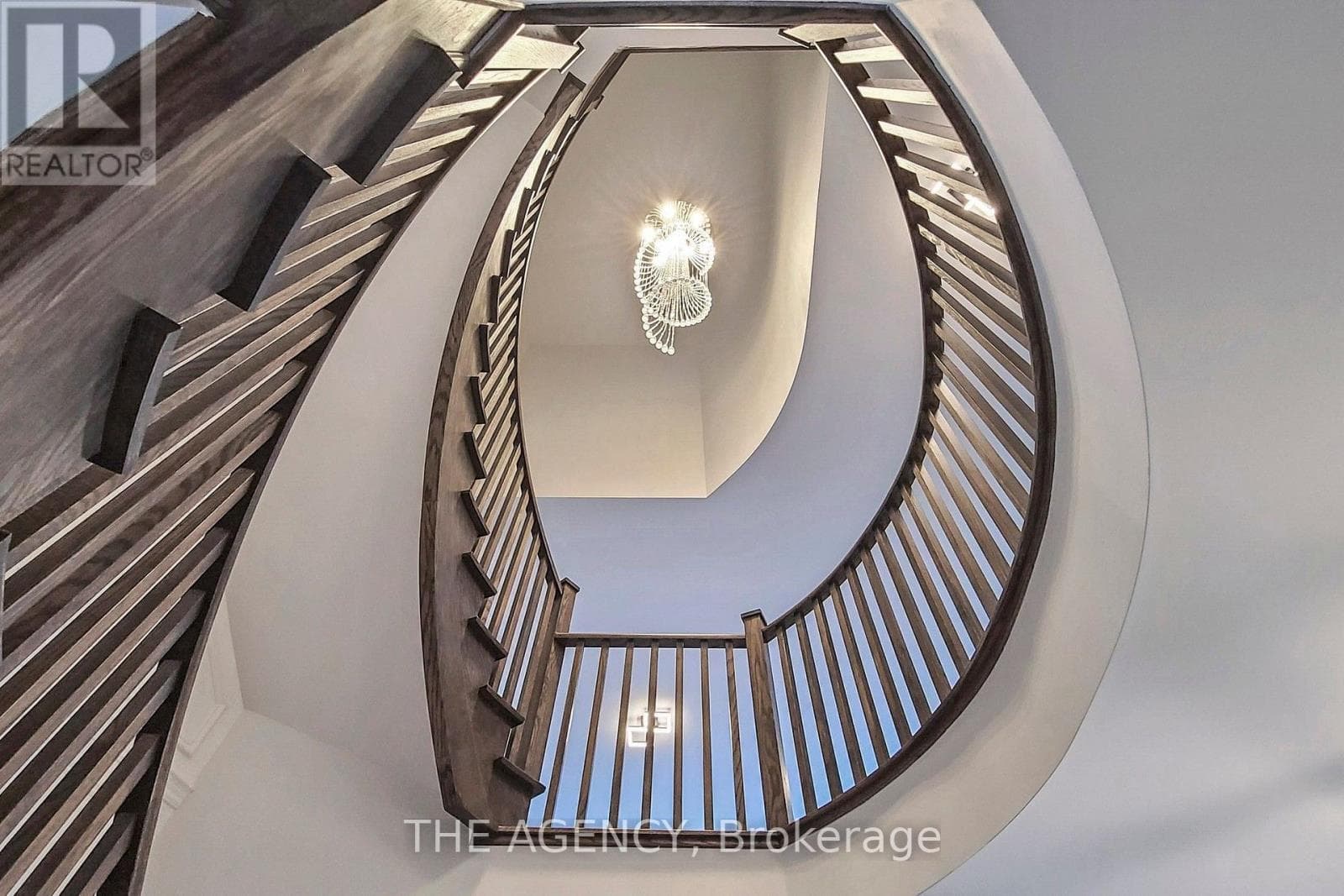 Single Family at 7 Kipling Grove Court, Toronto (Princess-Rosethorn), Ontario - Photo 10 - RE/MAX Garden City Realty
