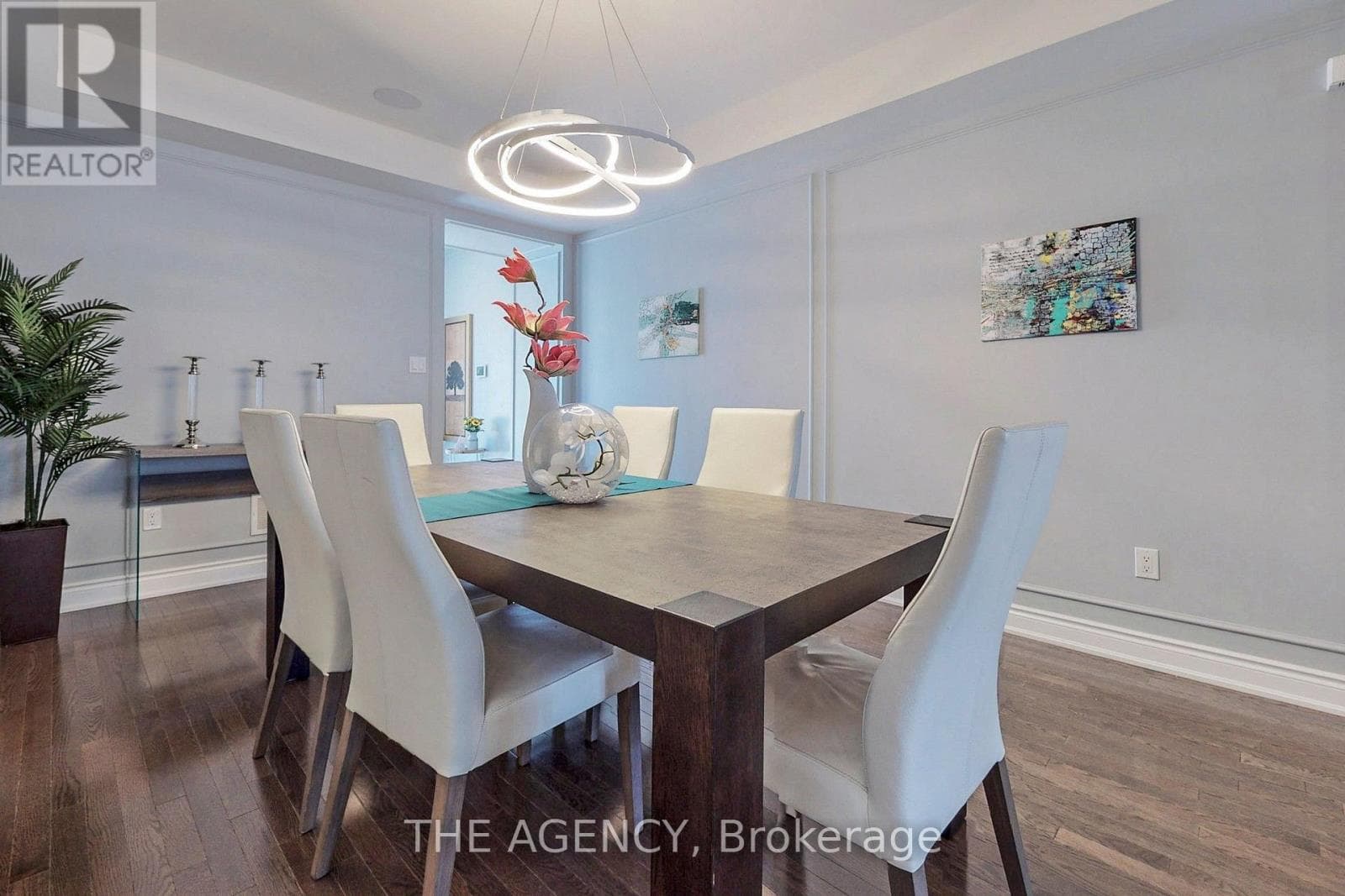 Single Family at 7 Kipling Grove Court, Toronto (Princess-Rosethorn), Ontario - Photo 3 - RE/MAX Garden City Realty