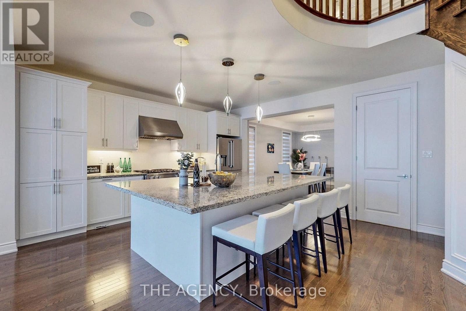 Single Family at 7 Kipling Grove Court, Toronto (Princess-Rosethorn), Ontario - Photo 5 - RE/MAX Garden City Realty