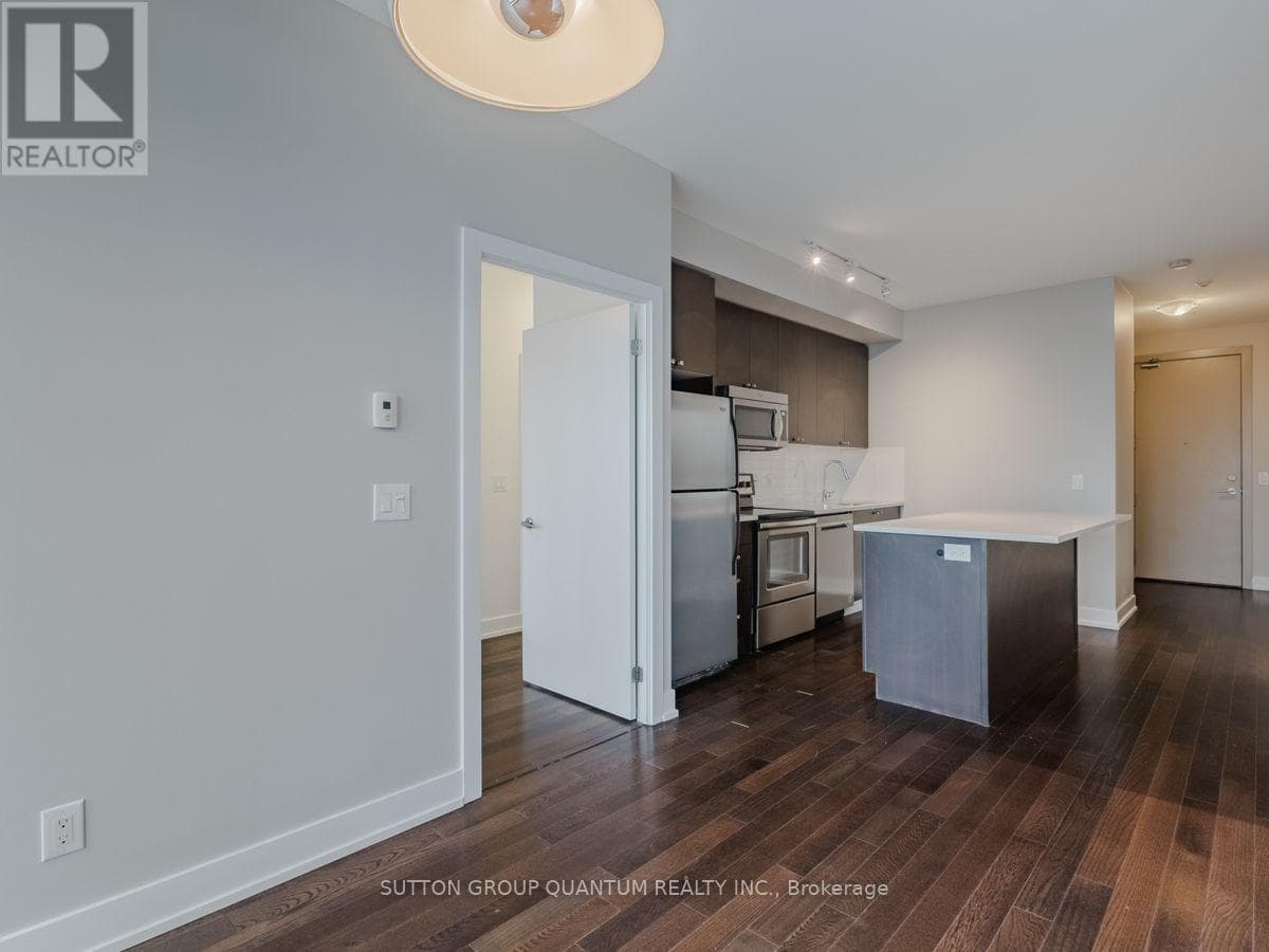Single Family at 801- 1638 Bloor Street, Toronto (High Park North), Ontario - Photo 10 - RE/MAX Garden City Realty
