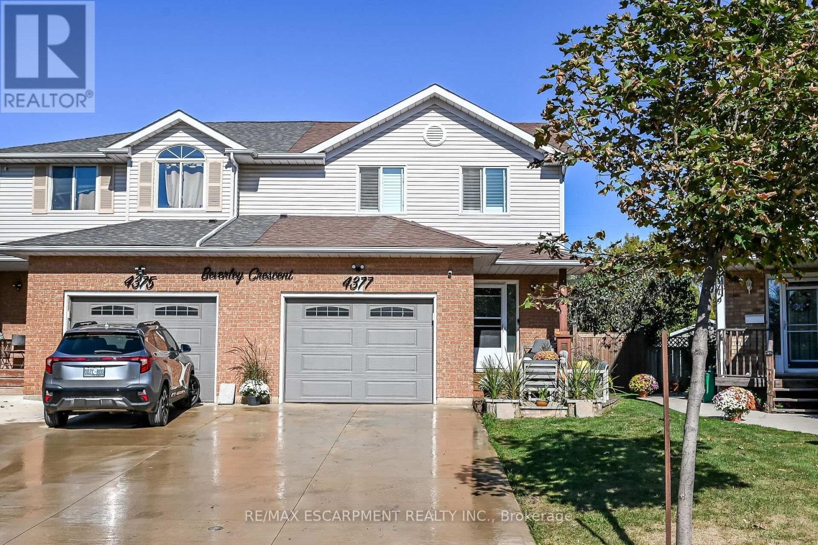 4377 Beverley Crescent
