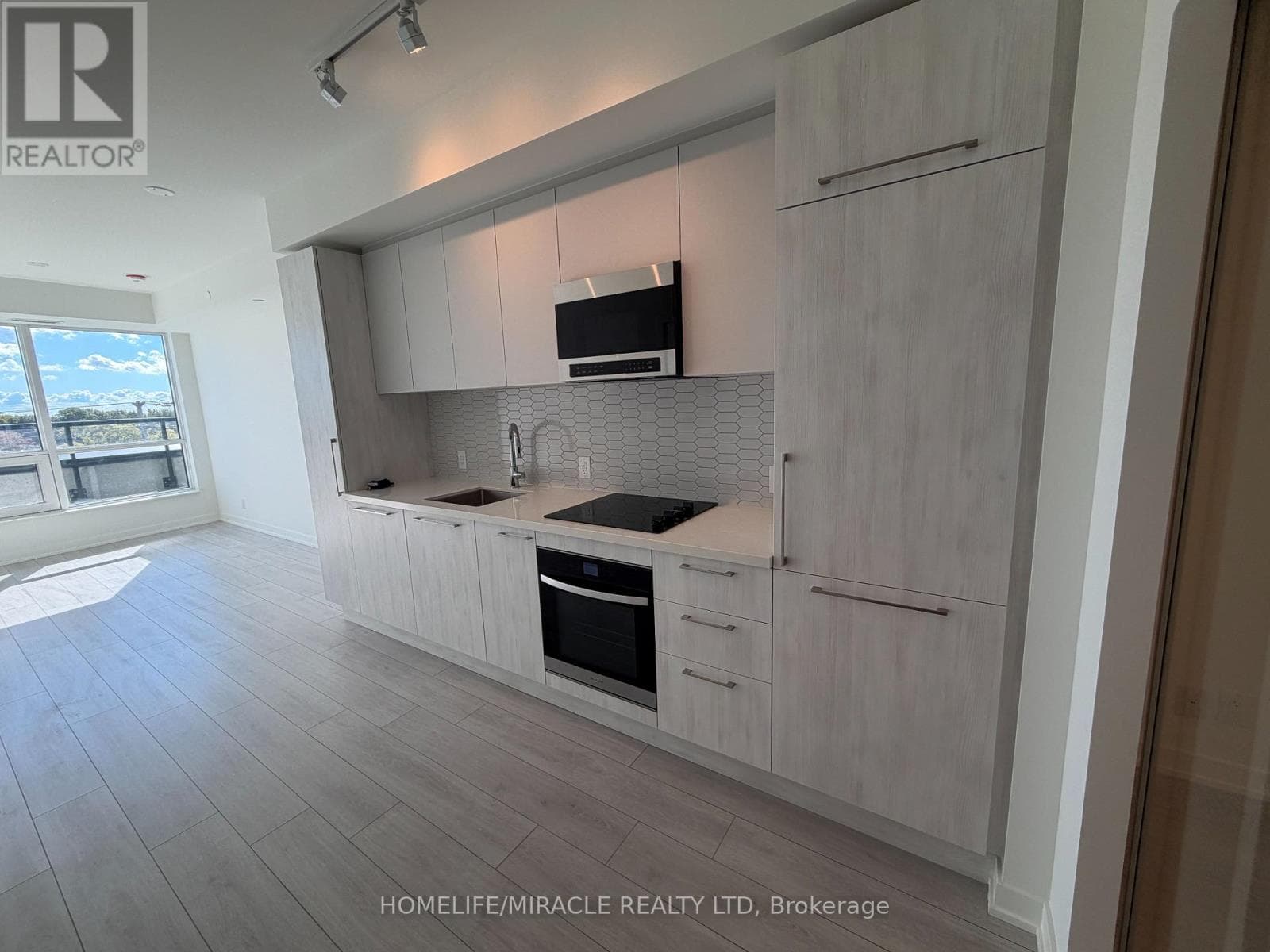 Single Family at 523- 1381 Lakeshore Road, Mississauga (Lakeview), Ontario - Photo 10 - RE/MAX Garden City Realty