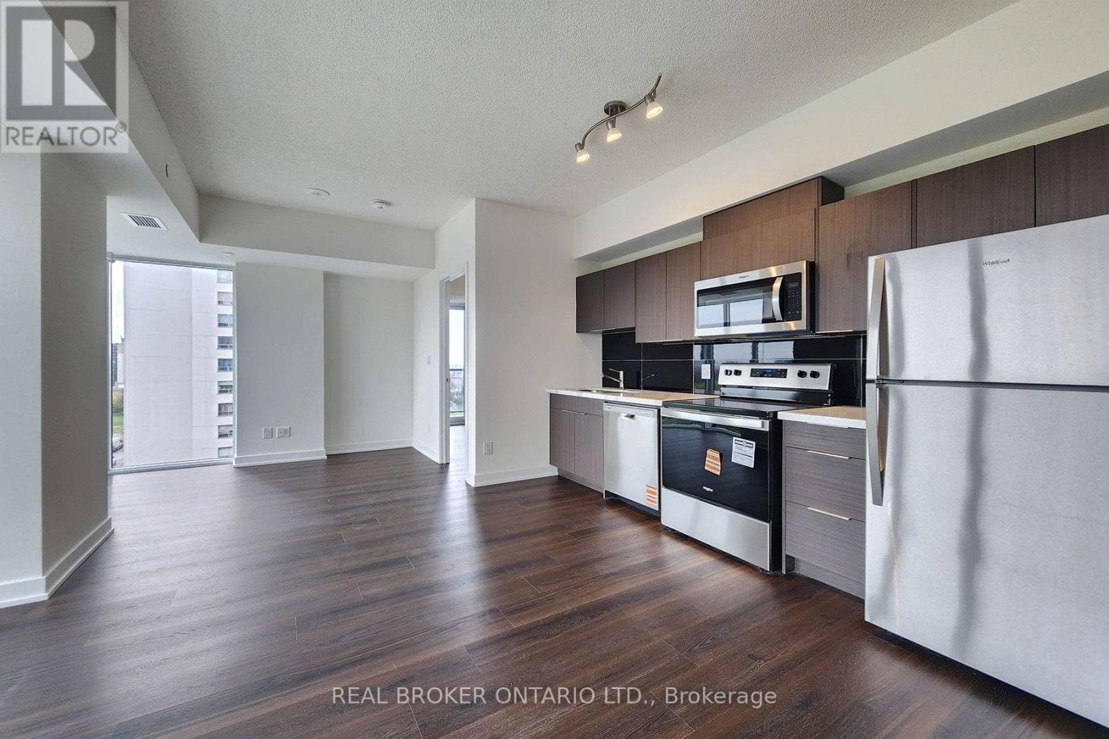 Single Family at 604- 2825 Jane Street, Toronto (Glenfield-Jane Heights), Ontario - Photo 6 - RE/MAX Garden City Realty