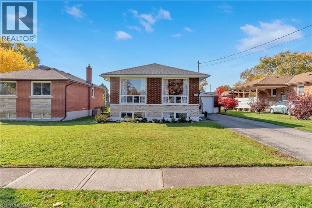 Single Family at 6861 HAGAR Avenue, Niagara Falls, Ontario - Photo 2 - RE/MAX Garden City Realty