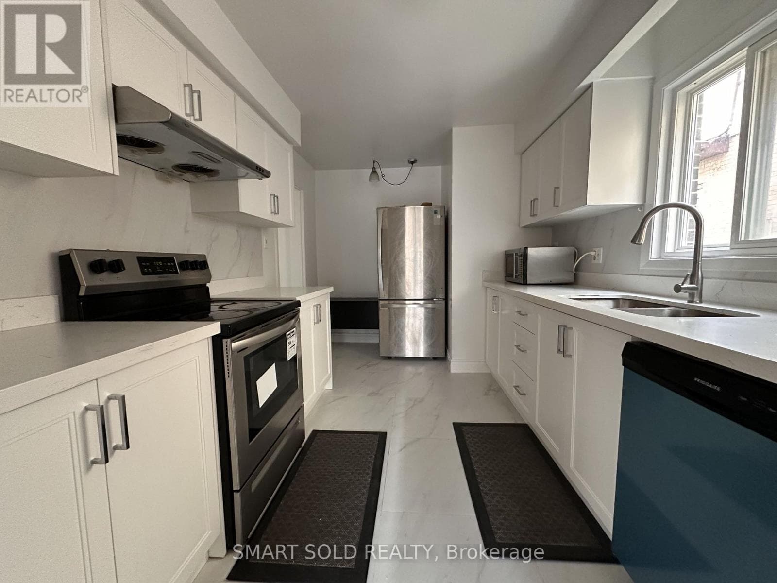Single Family at 117 Micmac Crescent, Toronto (Henry Farm), Ontario - Photo 10 - RE/MAX Garden City Realty