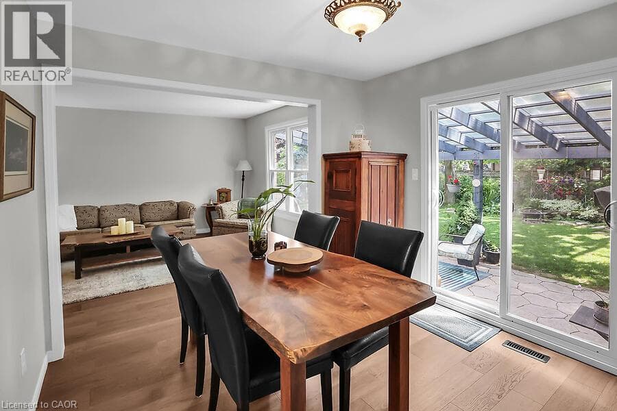 Single Family at 4542 IVY GARDENS Crescent, Beamsville, Ontario - Photo 8 - RE/MAX Garden City Realty