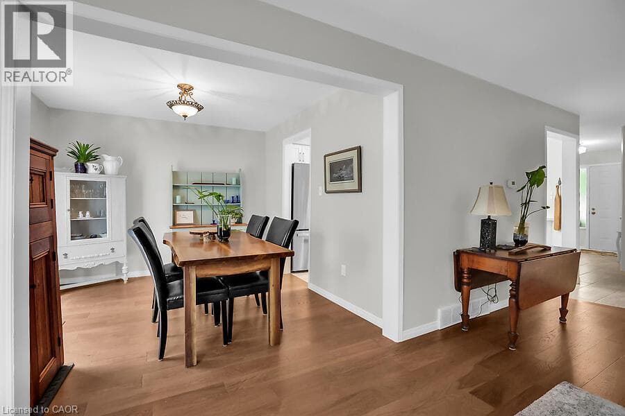 Single Family at 4542 IVY GARDENS Crescent, Beamsville, Ontario - Photo 7 - RE/MAX Garden City Realty