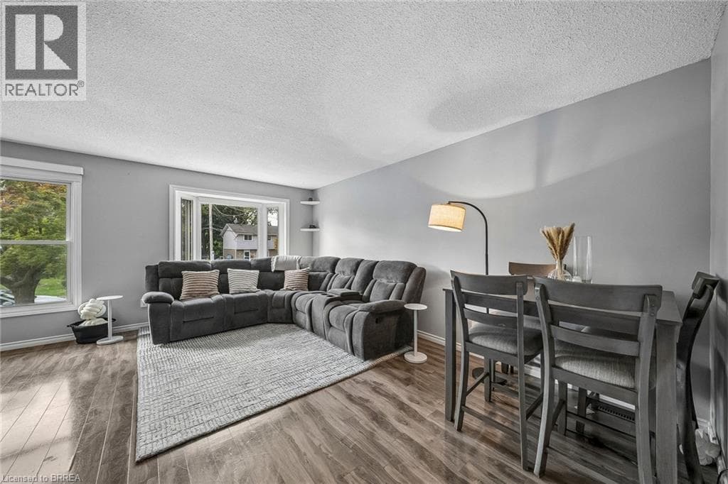 Single Family at 6 DEERFIELD Parkway, Thorold, Ontario - Photo 4 - RE/MAX Garden City Realty