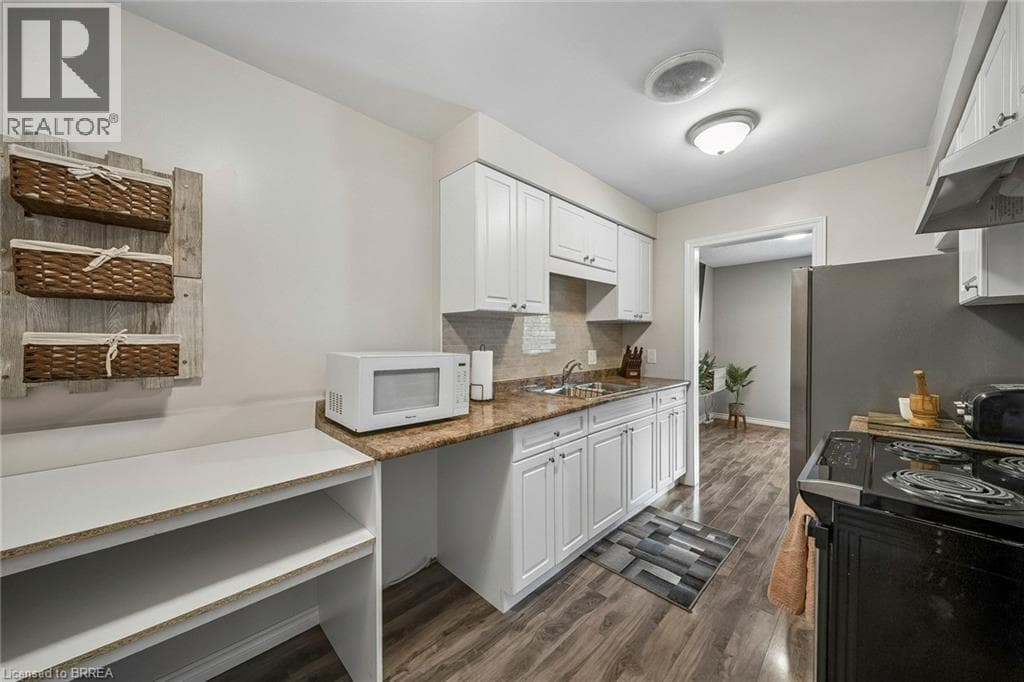 Single Family at 6 DEERFIELD Parkway, Thorold, Ontario - Photo 9 - RE/MAX Garden City Realty