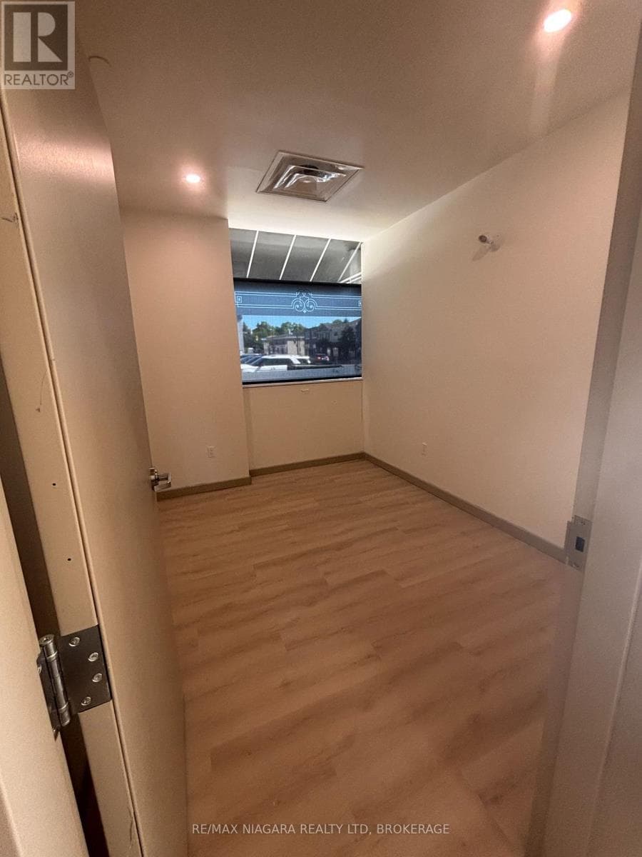 Office at 2- 1440 Pelham Street, Pelham (Fonthill), Ontario - Photo 3 - RE/MAX Garden City Realty