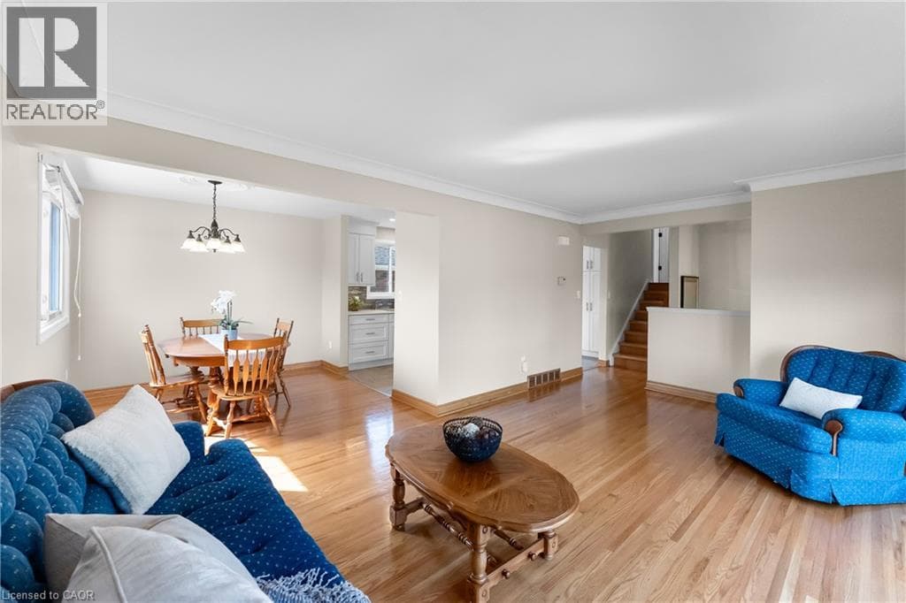 Single Family at 6246 GLENGATE Street, Niagara Falls, Ontario - Photo 6 - RE/MAX Garden City Realty