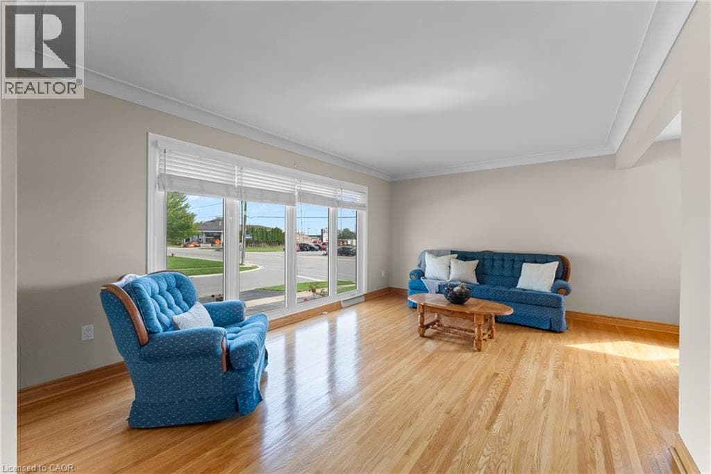 Single Family at 6246 GLENGATE Street, Niagara Falls, Ontario - Photo 4 - RE/MAX Garden City Realty