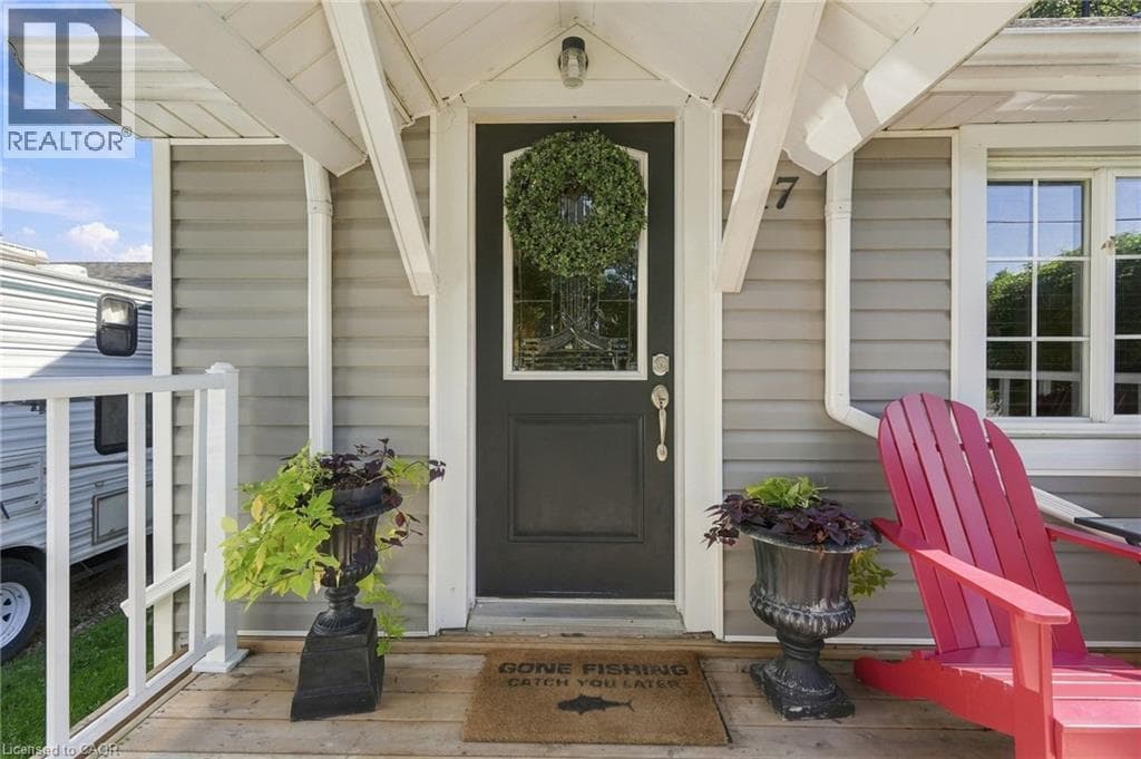 Single Family at 17 FOXGLOVE Avenue, St. Catharines, Ontario - Photo 3 - RE/MAX Garden City Realty
