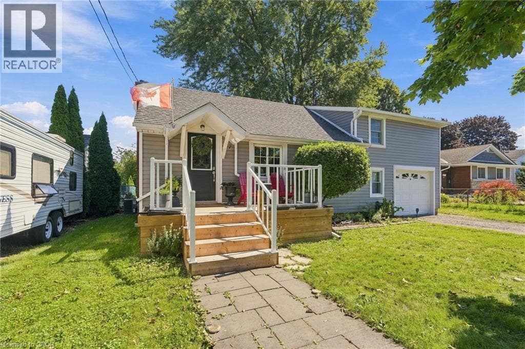 Single Family at 17 FOXGLOVE Avenue, St. Catharines, Ontario - Photo 2 - RE/MAX Garden City Realty