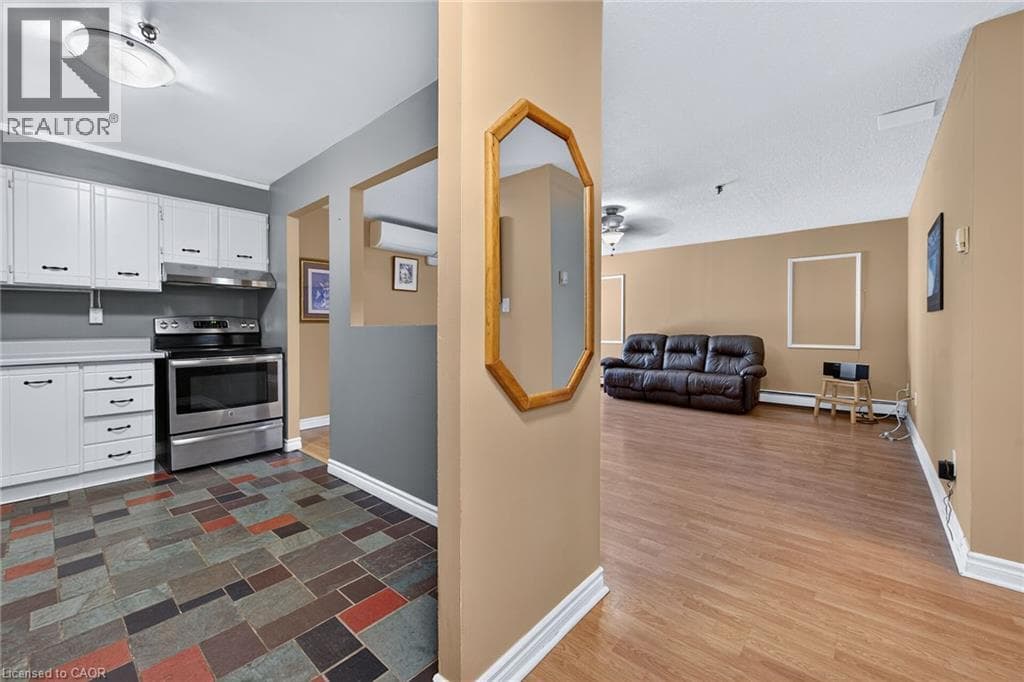 Single Family at 103- 3955 PORTAGE Road, Niagara Falls, Ontario - Photo 5 - RE/MAX Garden City Realty