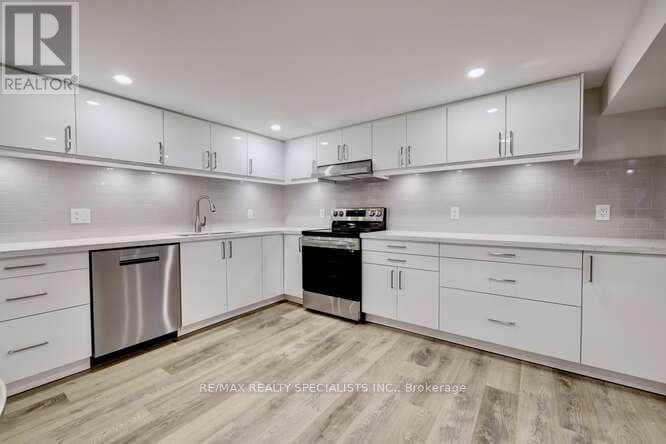 Single Family at 43 Firwood (Lower) Crescent, Toronto (Princess-Rosethorn), Ontario - Photo 10 - RE/MAX Garden City Realty