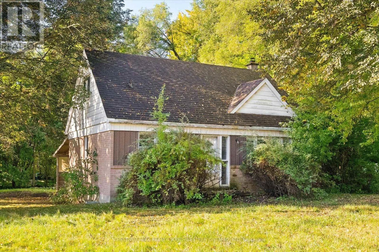 Single Family at 2 Lincoln Crescent, Guelph (St. George's), Ontario - Photo 2 - RE/MAX Garden City Realty