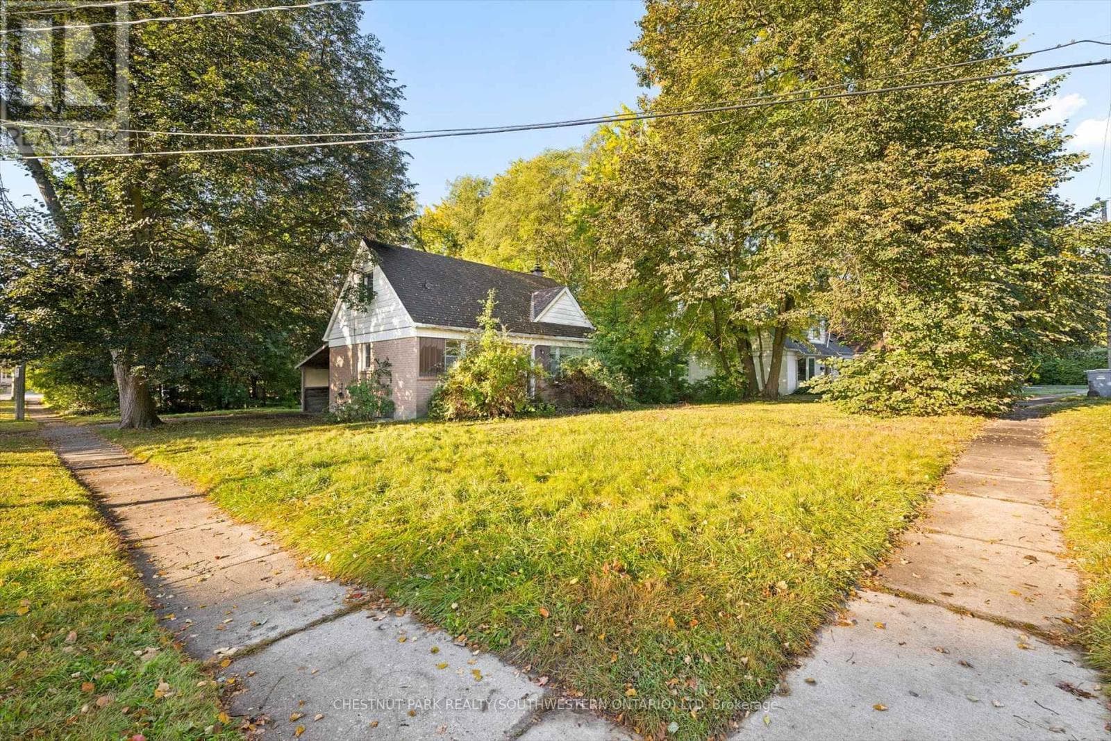 Single Family at 2 Lincoln Crescent, Guelph (St. George's), Ontario - Photo 3 - RE/MAX Garden City Realty