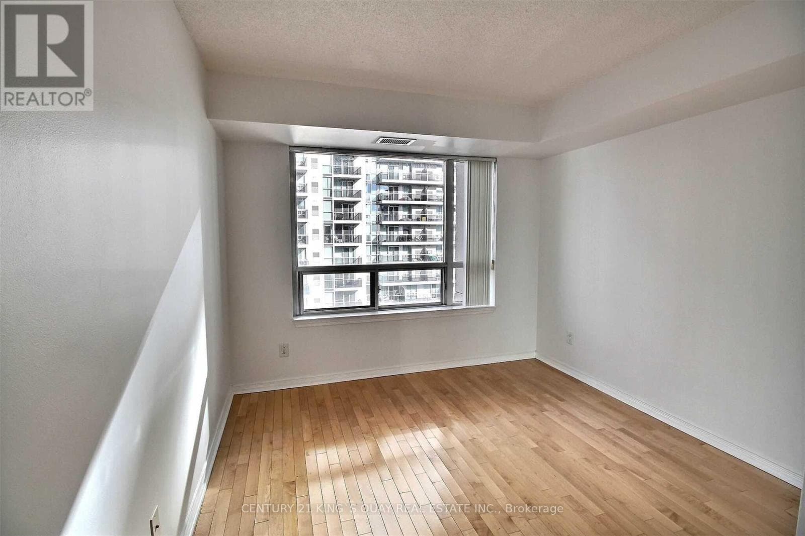 Single Family at 2511- 155 Beecroft Road, Toronto (Lansing-Westgate), Ontario - Photo 10 - RE/MAX Garden City Realty
