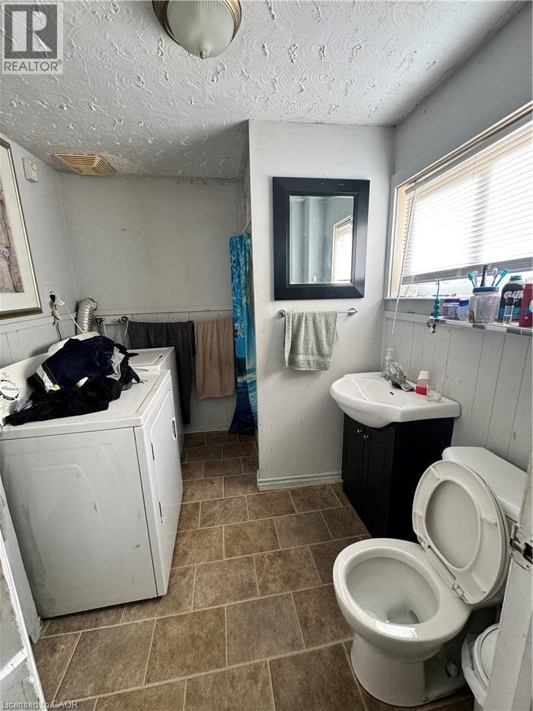 Single Family at 65 QUEEN Street, Thorold, Ontario - Photo 10 - RE/MAX Garden City Realty