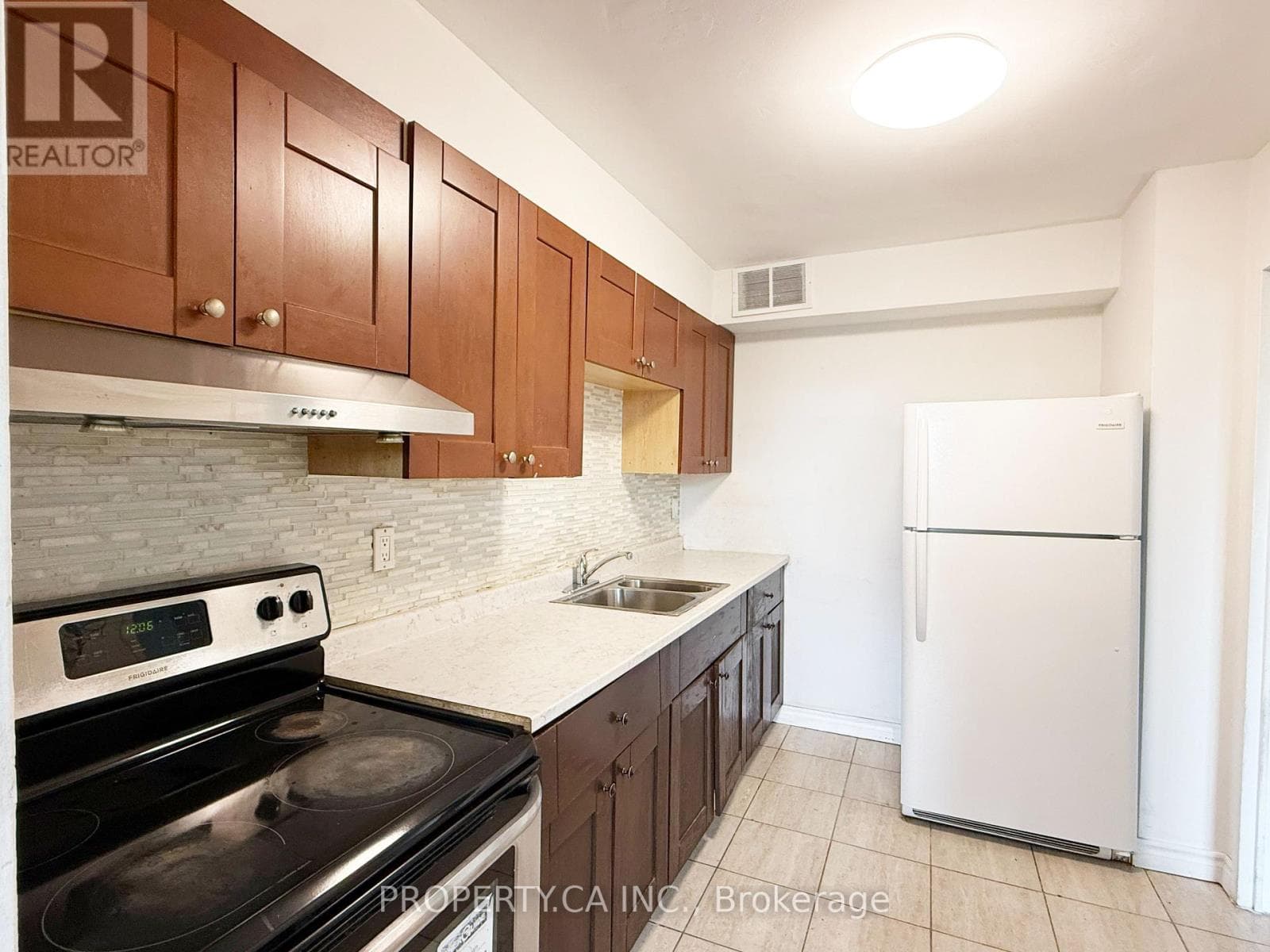 Single Family at 411- 10 Parkway Forest Drive, Toronto (Henry Farm), Ontario - Photo 4 - RE/MAX Garden City Realty