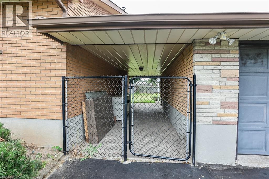 Single Family at 5750 HODGSON Avenue, Niagara Falls, Ontario - Photo 9 - RE/MAX Garden City Realty