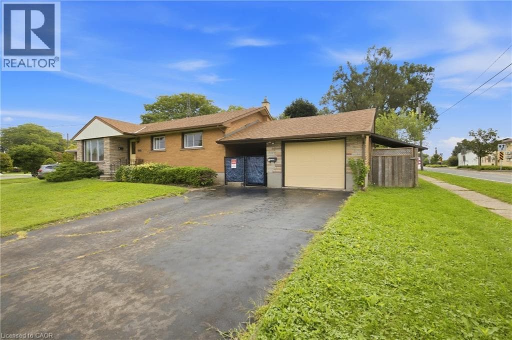 Single Family at 5750 HODGSON Avenue, Niagara Falls, Ontario - Photo 4 - RE/MAX Garden City Realty