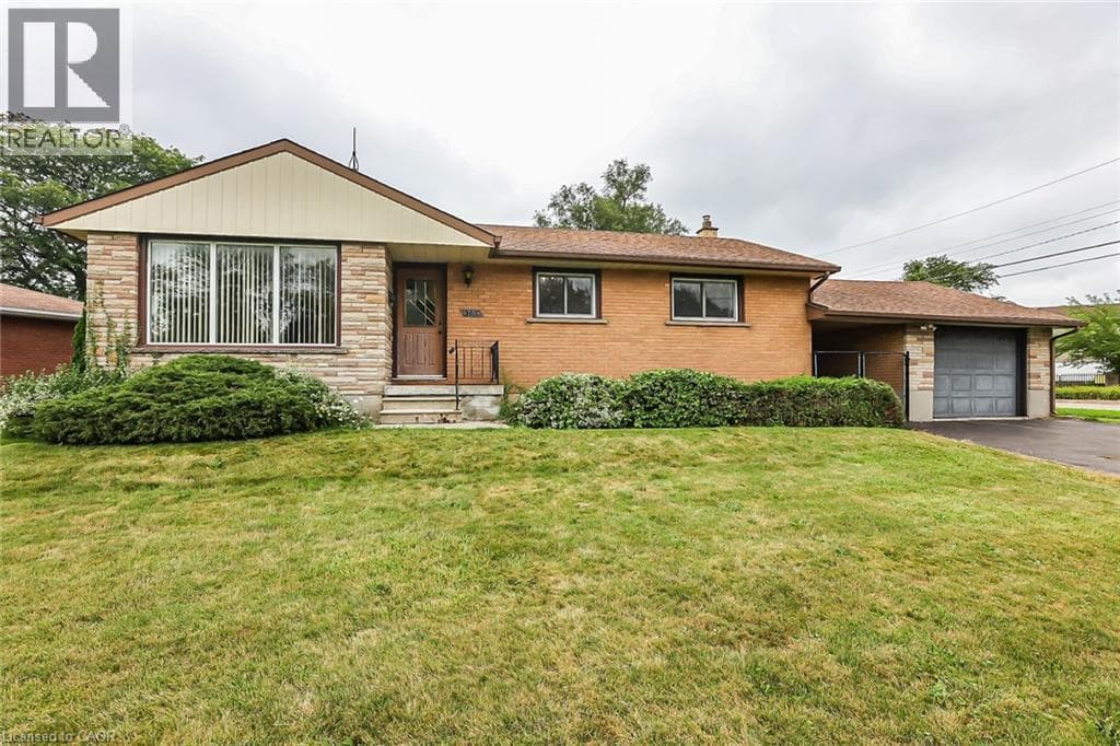 Single Family at 5750 HODGSON Avenue, Niagara Falls, Ontario - Photo 6 - RE/MAX Garden City Realty