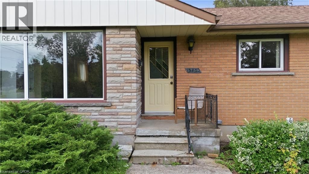 Single Family at 5750 HODGSON Avenue, Niagara Falls, Ontario - Photo 8 - RE/MAX Garden City Realty