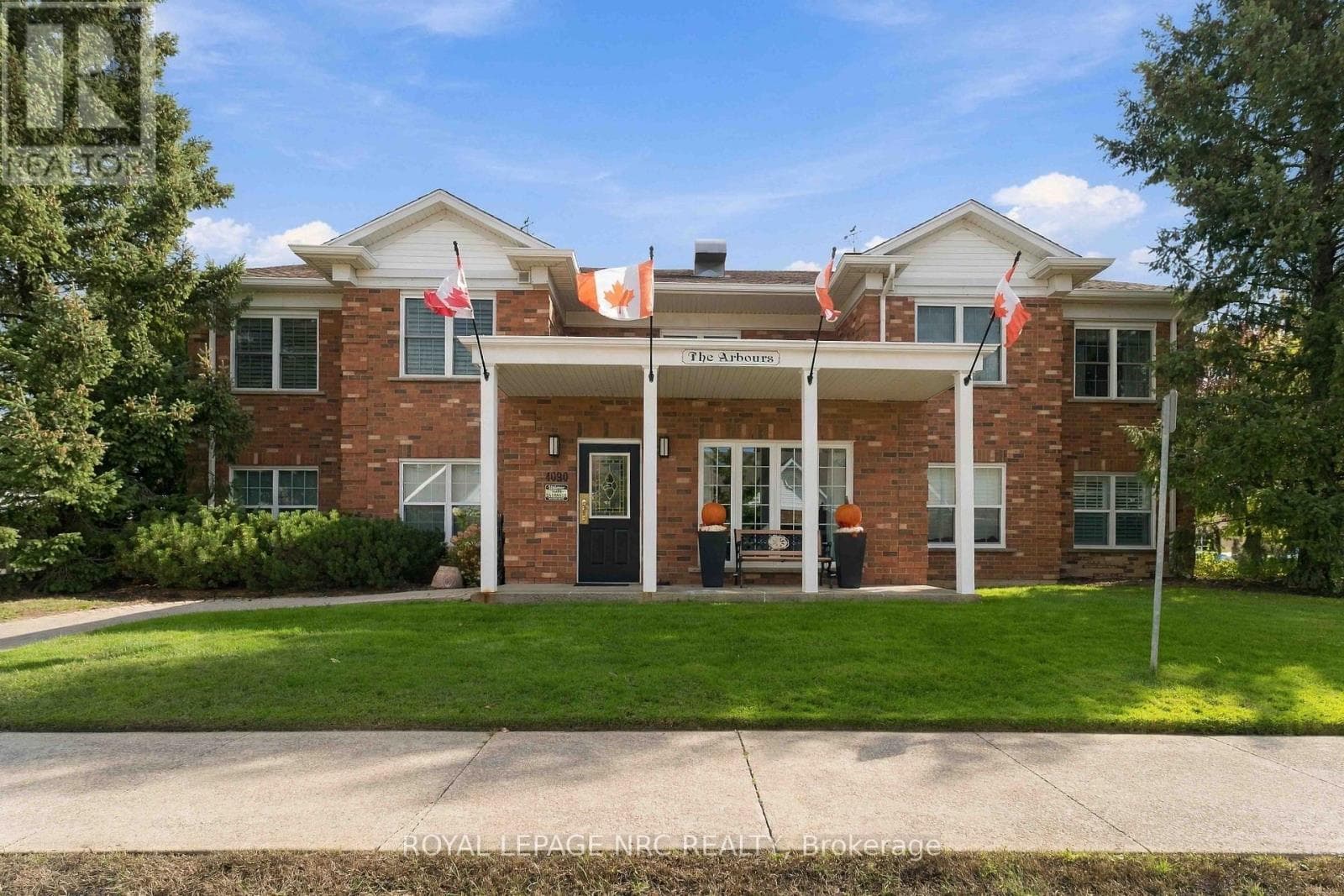 104- 4090 John Charles Boulevard