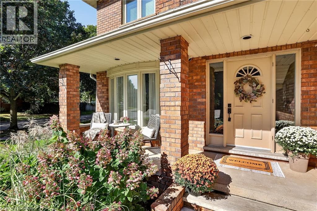 Single Family at 64 DRIFTWOOD Court, Grimsby, Ontario - Photo 3 - RE/MAX Garden City Realty