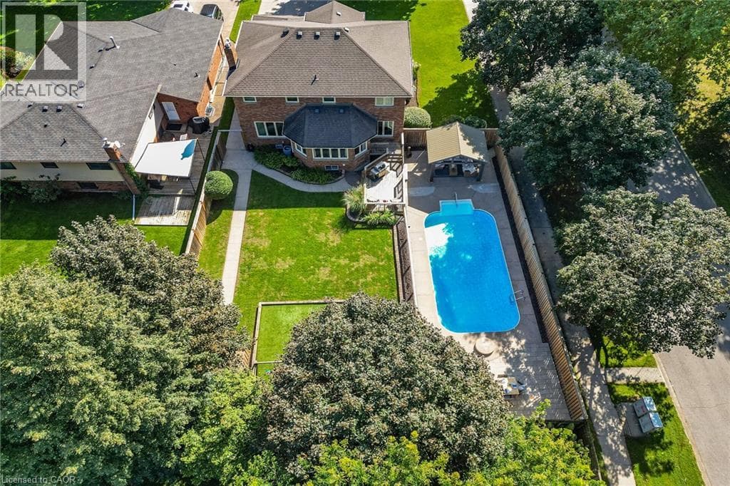 Single Family at 64 DRIFTWOOD Court, Grimsby, Ontario - Photo 4 - RE/MAX Garden City Realty