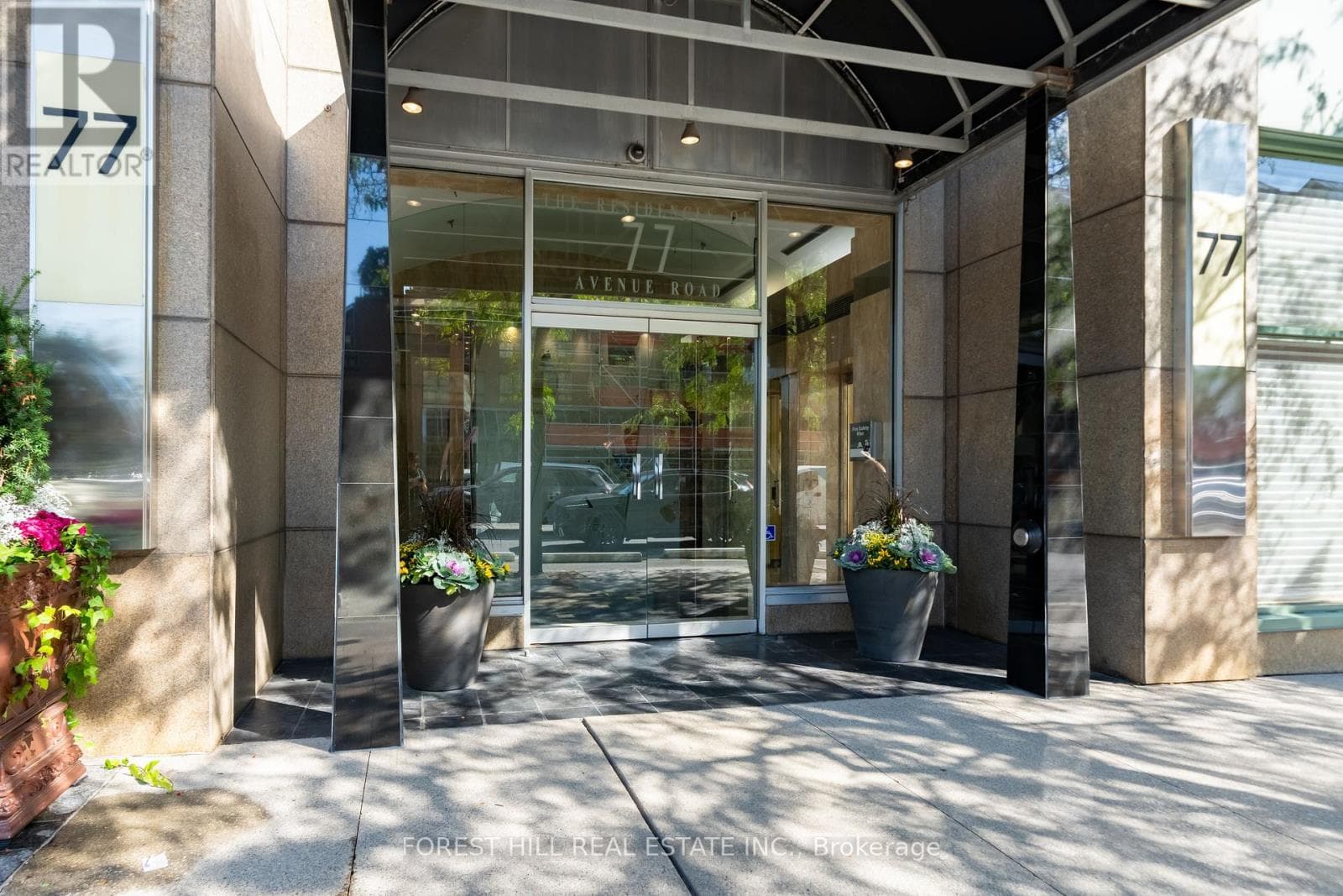 215- 77 Avenue Road