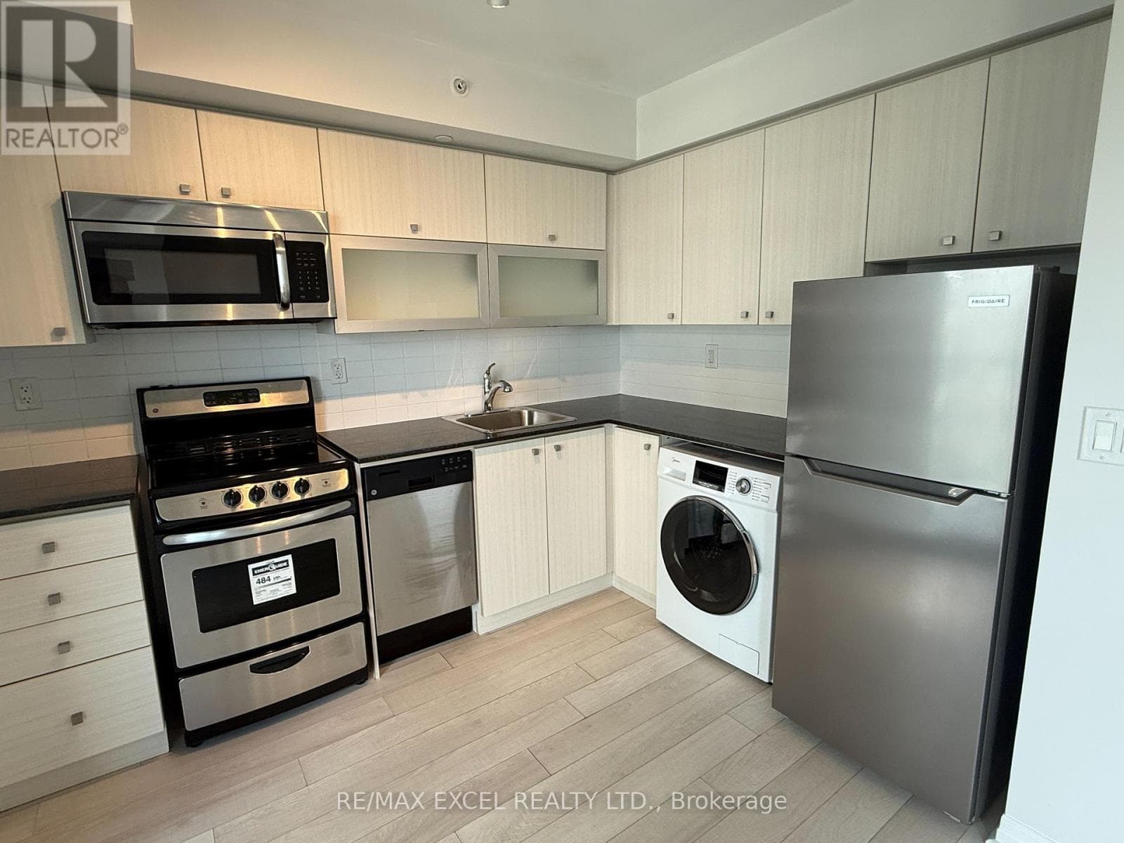 Single Family at 1903- 275 Yorkland Road, Toronto (Henry Farm), Ontario - Photo 5 - RE/MAX Garden City Realty