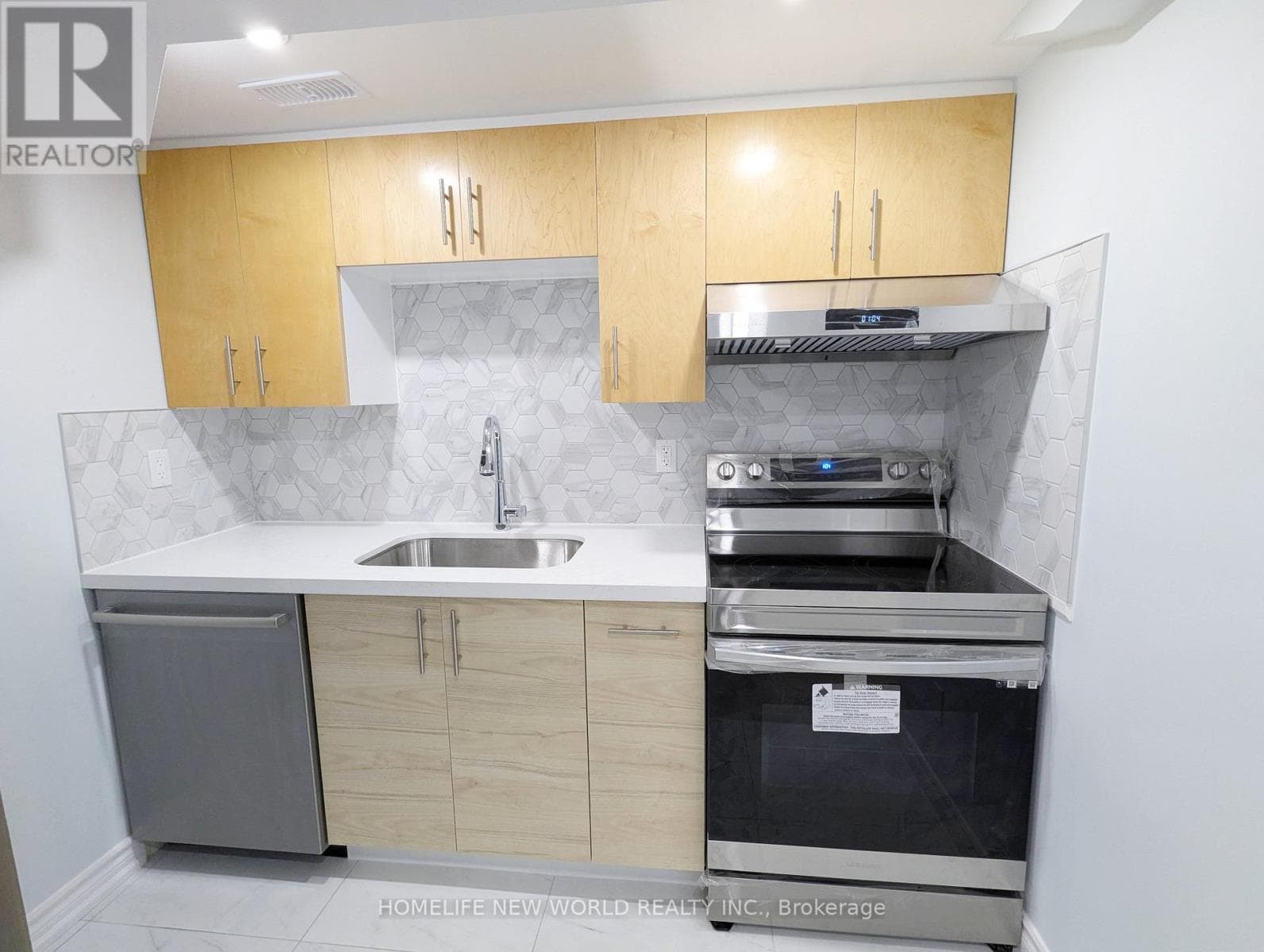 Single Family at Lower- 90 Oakvale Avenue, Toronto (Greenwood-Coxwell), Ontario - Photo 3 - RE/MAX Garden City Realty