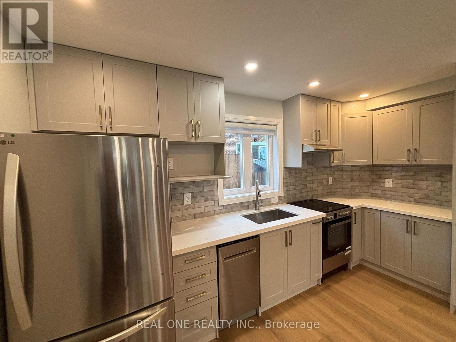 Single Family at 90 Douglas Avenue, Toronto (Lawrence Park North), Ontario - Photo 3 - RE/MAX Garden City Realty