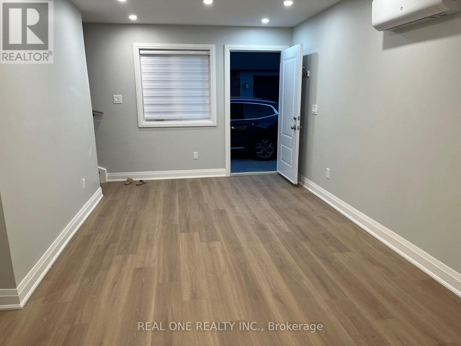 Single Family at 90 Douglas Avenue, Toronto (Lawrence Park North), Ontario - Photo 5 - RE/MAX Garden City Realty