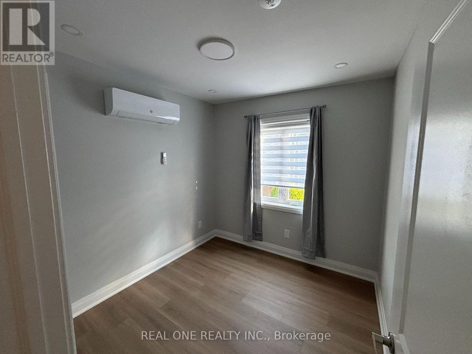 Single Family at 90 Douglas Avenue, Toronto (Lawrence Park North), Ontario - Photo 8 - RE/MAX Garden City Realty