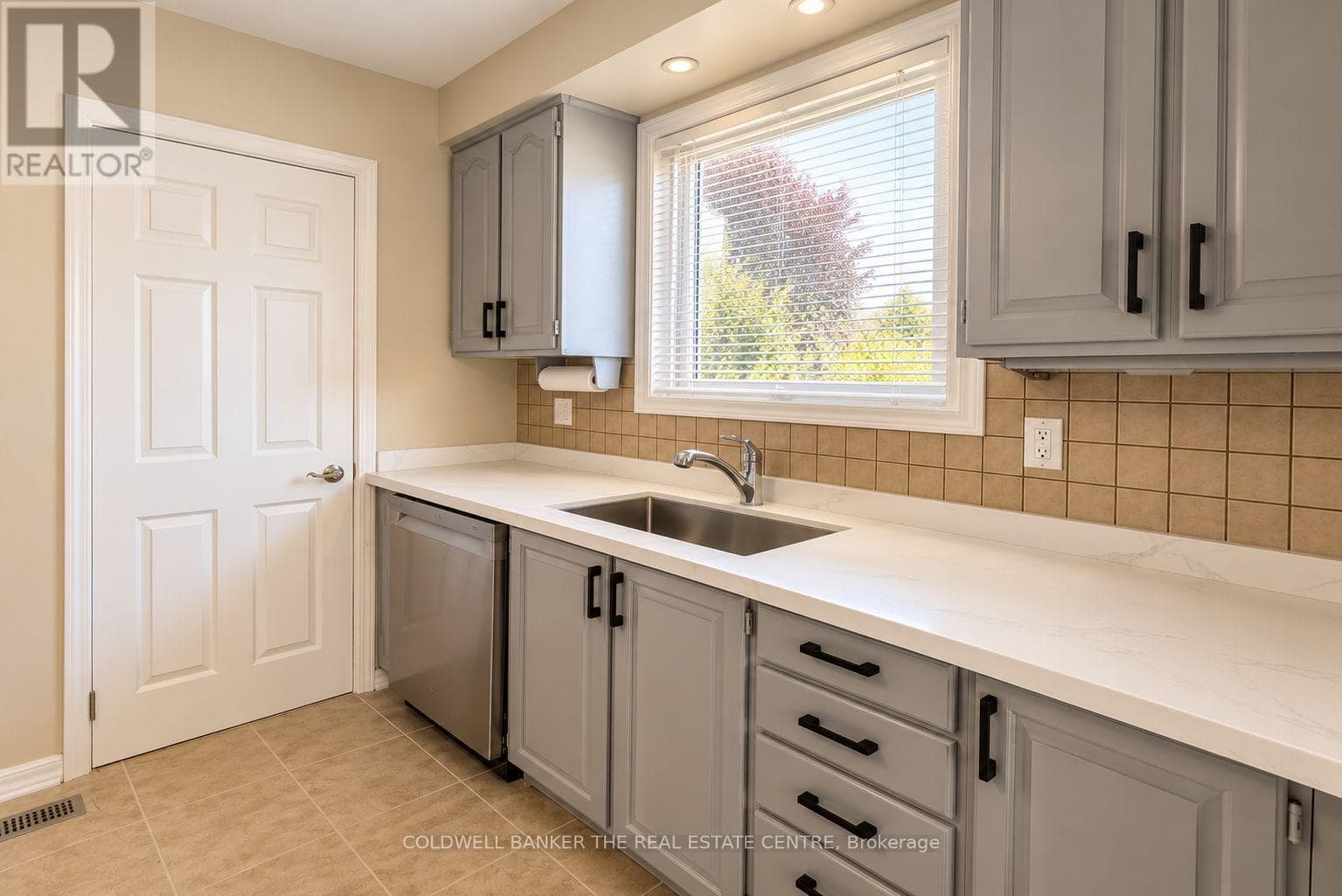 Single Family at #Main- 140 Woodpark Place, Newmarket (Huron Heights-Leslie Valley), Ontario - Photo 10 - RE/MAX Garden City Realty