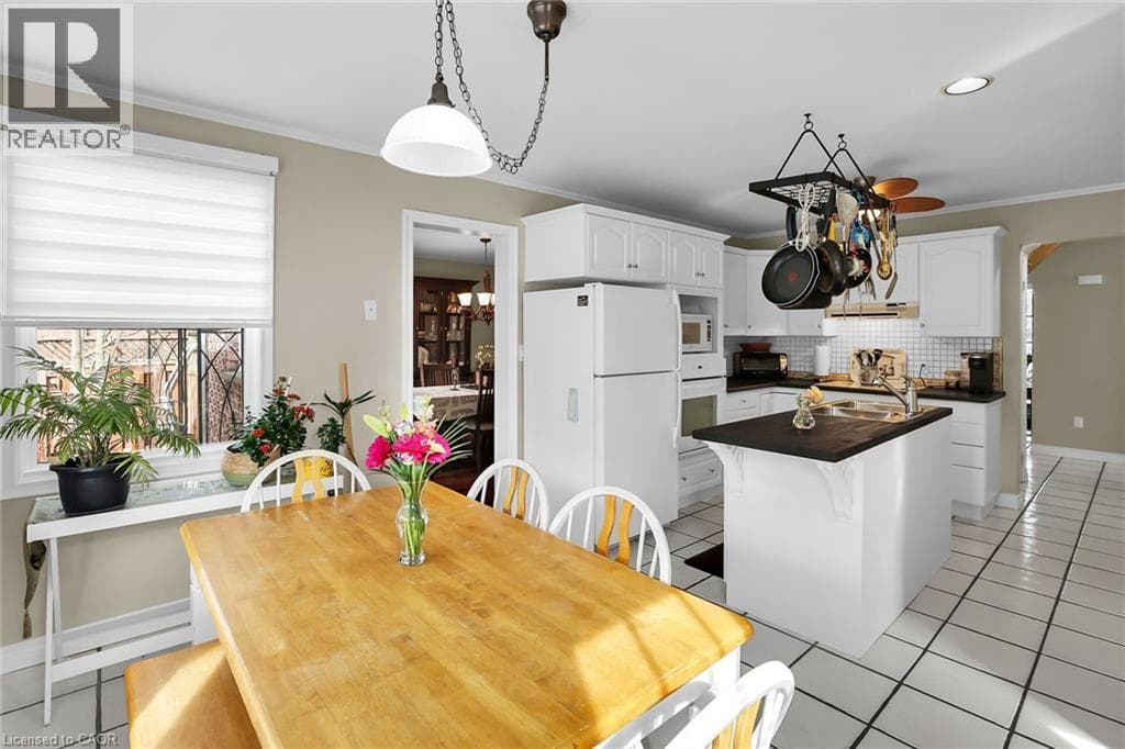 Single Family at 5134 OAKWOOD Avenue, Beamsville, Ontario - Photo 9 - RE/MAX Garden City Realty
