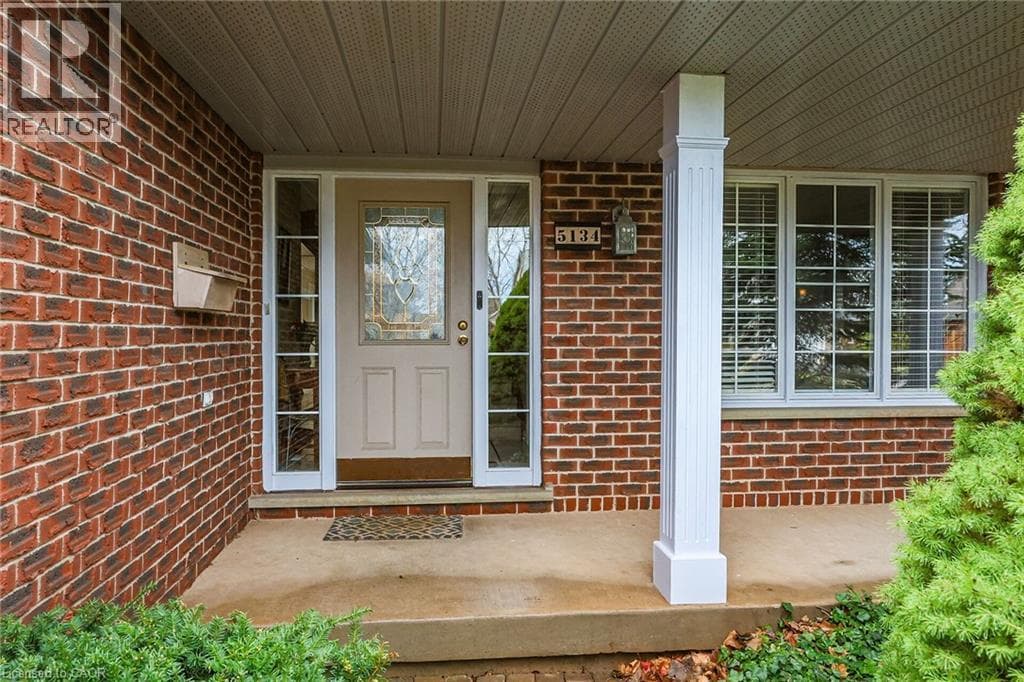 Single Family at 5134 OAKWOOD Avenue, Beamsville, Ontario - Photo 3 - RE/MAX Garden City Realty