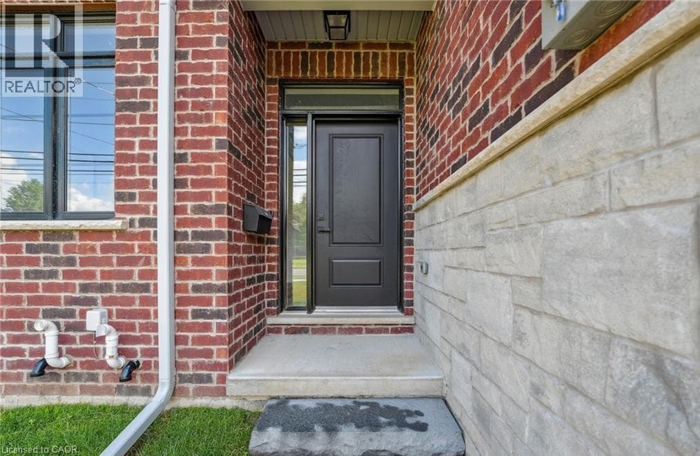 Single Family at 5691 CHURCH'S Lane, Niagara Falls, Ontario - Photo 3 - RE/MAX Garden City Realty