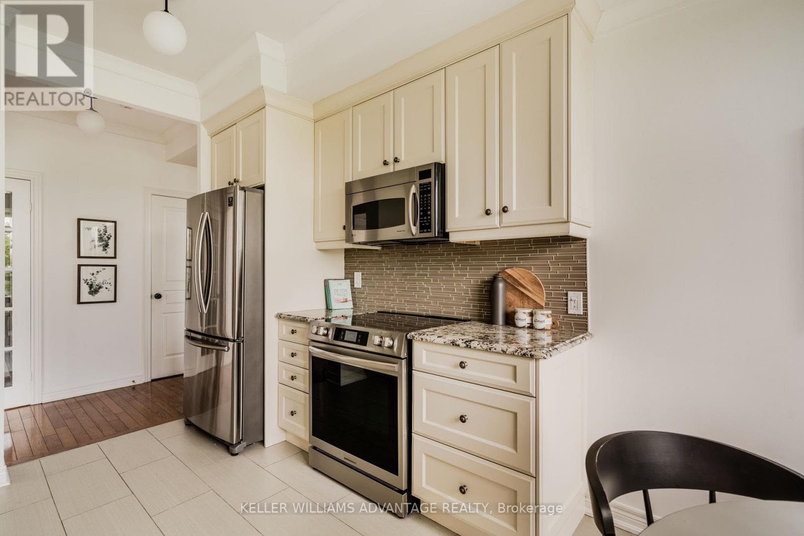 Single Family at 321- 9 Boardwalk Drive, Toronto (The Beaches), Ontario - Photo 10 - RE/MAX Garden City Realty