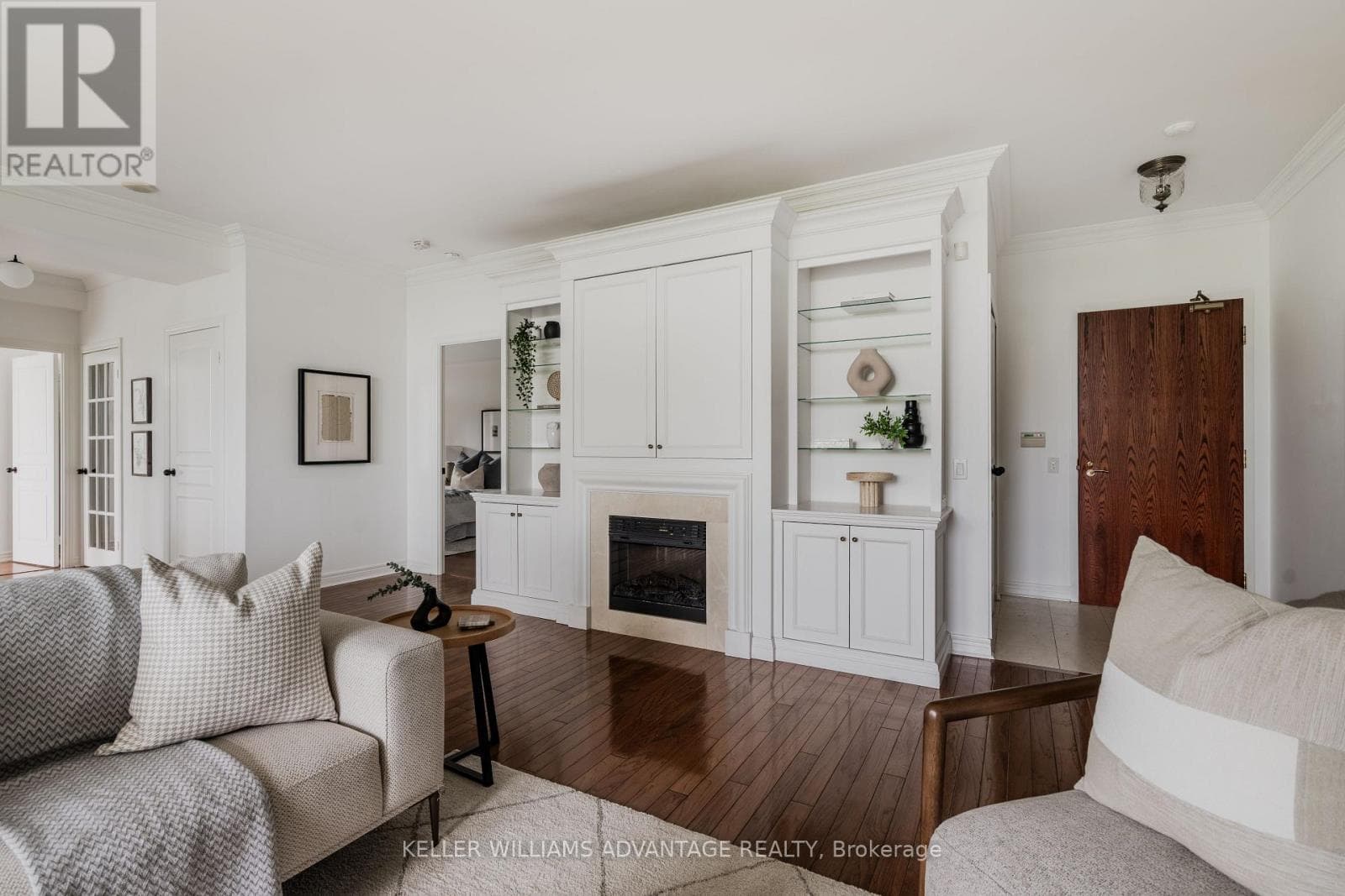 Single Family at 321- 9 Boardwalk Drive, Toronto (The Beaches), Ontario - Photo 5 - RE/MAX Garden City Realty