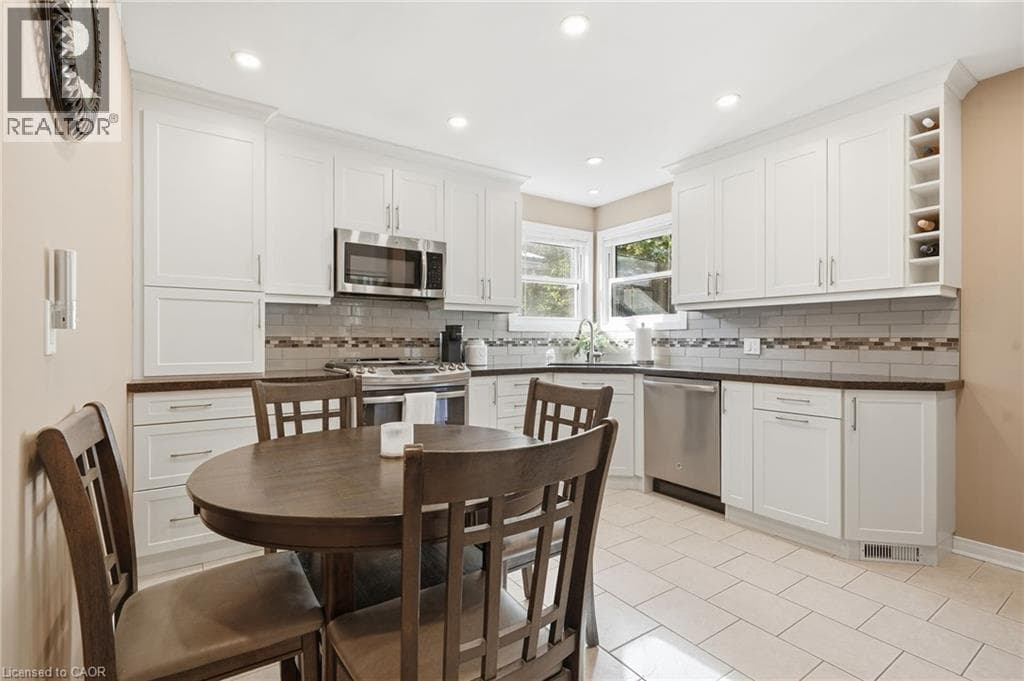 Single Family at 31 SHAKESPEARE Avenue, St. Catharines, Ontario - Photo 10 - RE/MAX Garden City Realty