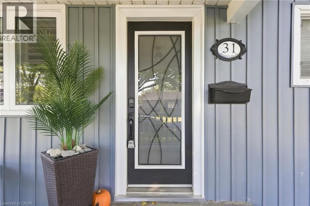 Single Family at 31 SHAKESPEARE Avenue, St. Catharines, Ontario - Photo 6 - RE/MAX Garden City Realty